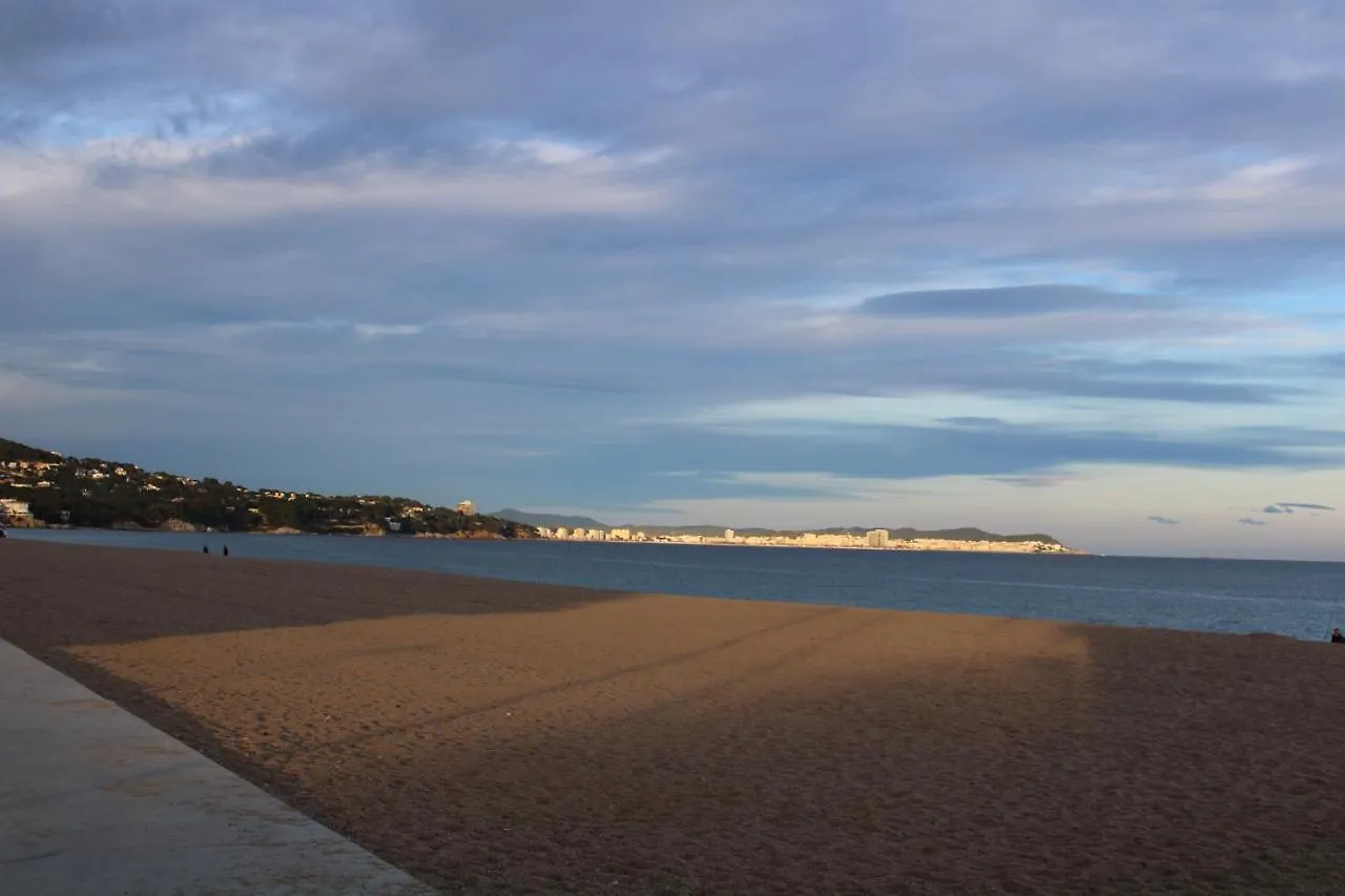 Estudio Primera Linea De Mar Con Piscina Y Parking Apartment Platja d'Aro Spain